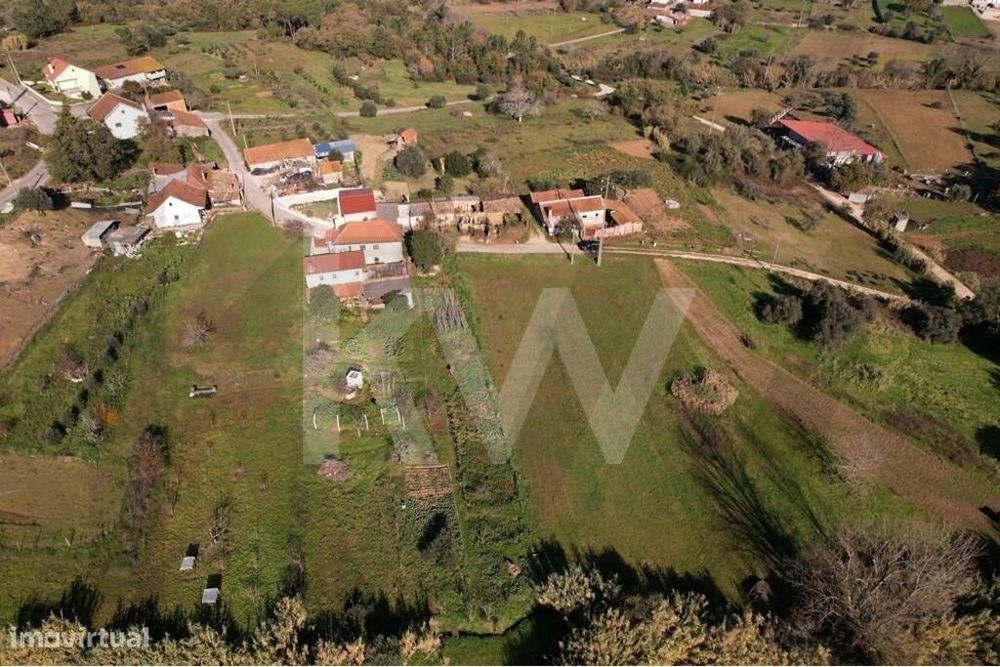 Moradia T2 para recuperar em Santo Ibério, Pombal, Leiria com terreno