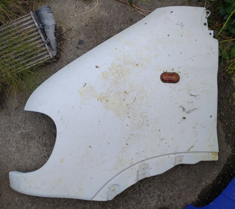 Renault Master II lewy błotnik