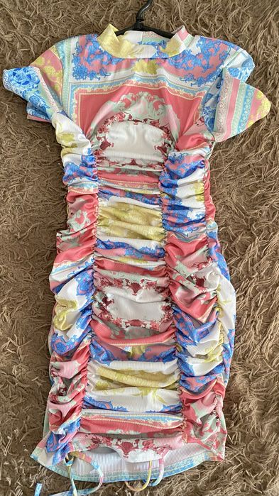 Платье яркое летнее