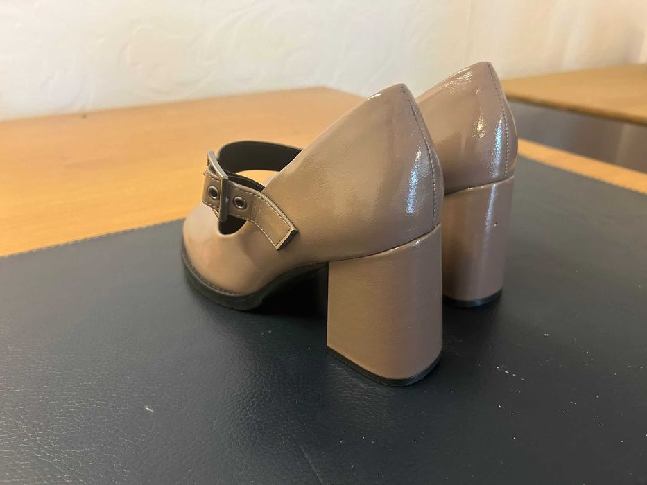 Sapatos Marca "piccadilly" tamanho 38