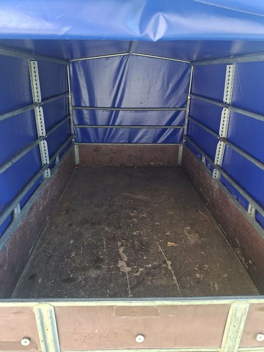 Atrelado / reboque com rampas e lona