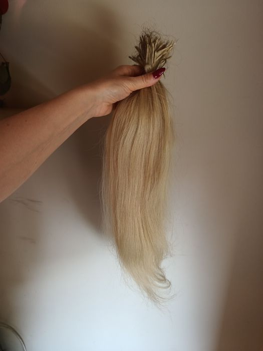 Włosy blond dziewicze