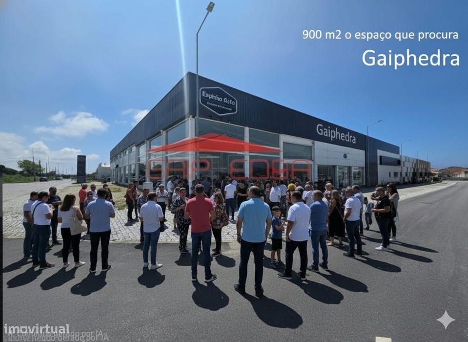 Armazém pronto a habitar com escritórios e segurança em Espinho