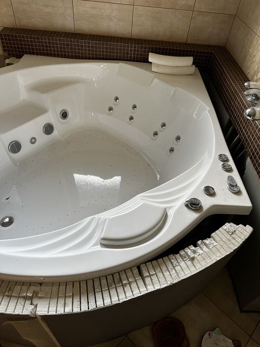 Wanna z hydromasażem narozna PoolSpa