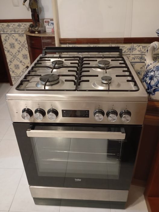 Fogão a gás com forno eletrico