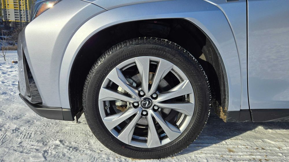 Lexus UX 250h AWD F Sport Design 2023 Гибрид пробег 7800км