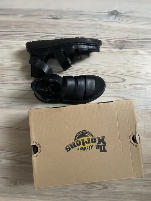 Dr.Martens босоніжки