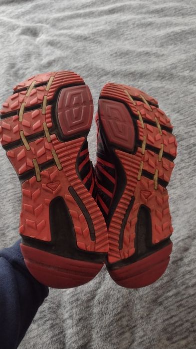 Salomon XS mission 1 trail sneakers 39 1/3 czerwono czarne buty damski
