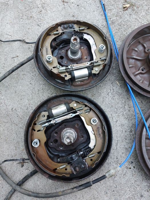 Belka bębny peugeot 207 citroen c3 208 okładziny bosch linki osłony