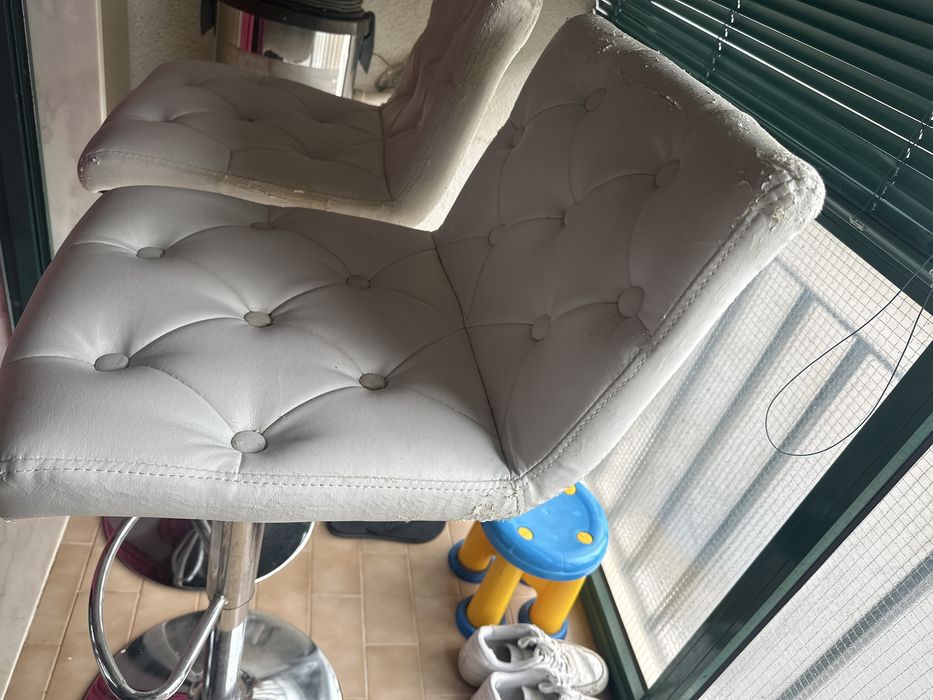 Conjunto de cadeiras Brancas