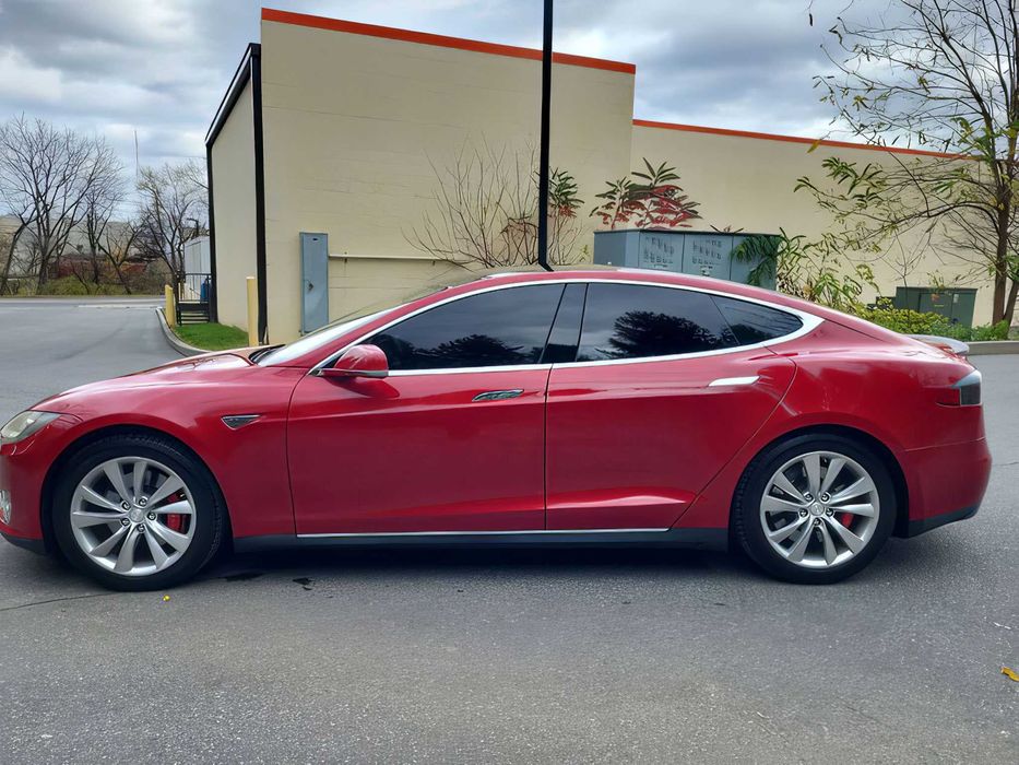 Tesla Model S      2015