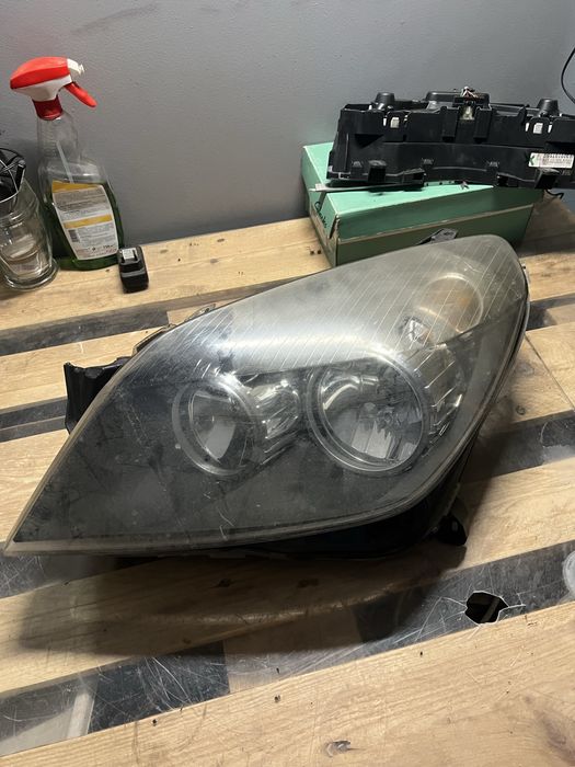 Lampa lewy przod lewa przednia opel astra h
