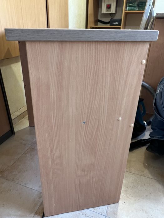 Стіл, столик невеликий