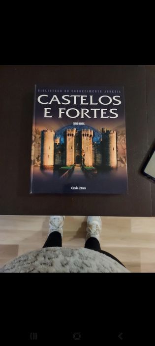 coleção sobre castelos, criaturas perigosas e planeta ameçado