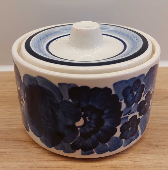 Piękna cukiernica fajansowa Włocławek – klasyka PRL, kobalt