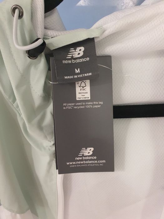 Kurtka letnia New Balance twarzowa i wygodna