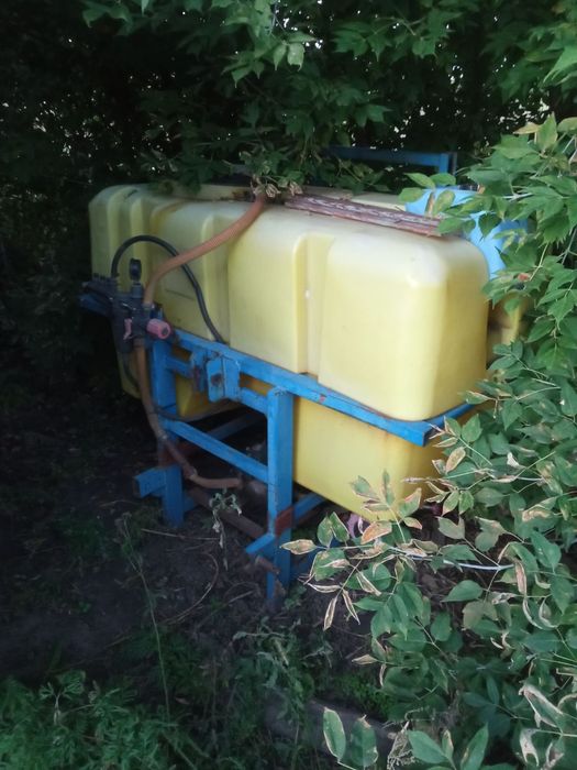 Оприскувач на 800л