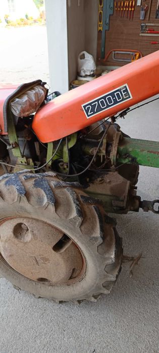 Trator Agria 18cv, reboque e alfaias