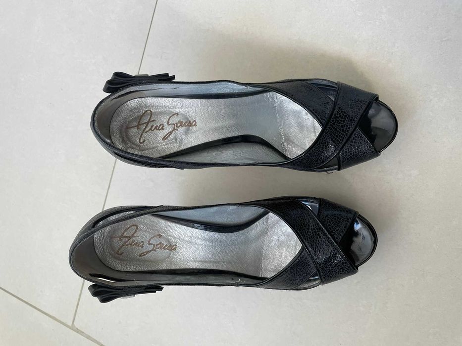 Sapatos pretos de salto alto ANA SOUSA