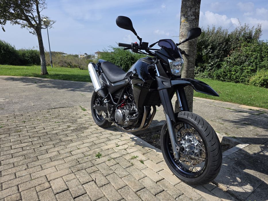 Yamaha XT660x preta