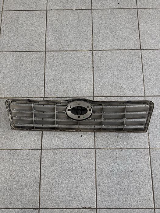 Grelha Toyota Avensis
