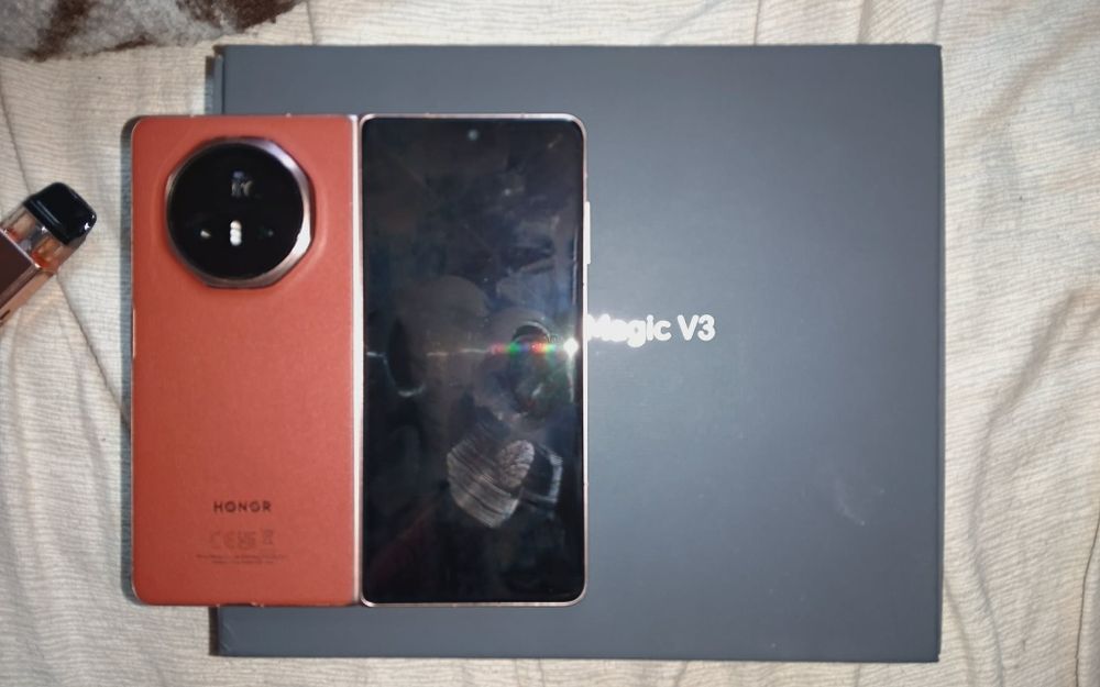 Vendo ou Troco Honor Magic v3 vermelho 12/512 com SERVICOS GOOGLE