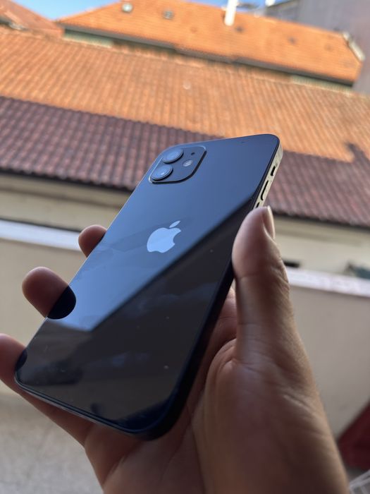 •I phone 12 com caixa•
