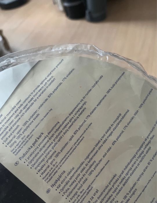 Czarna poduszka pod kark