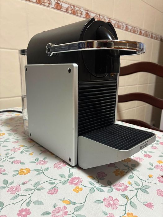 Cafeteira Nespresso Pixie Silver