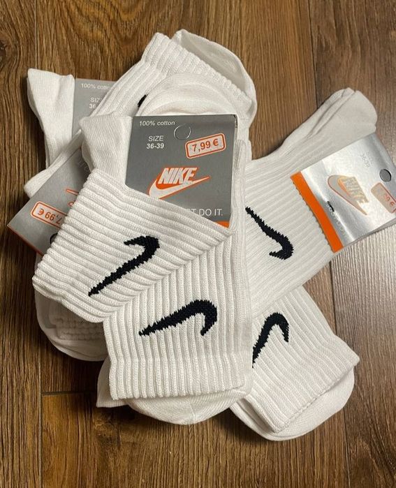 Білі шкарпетки Nike
