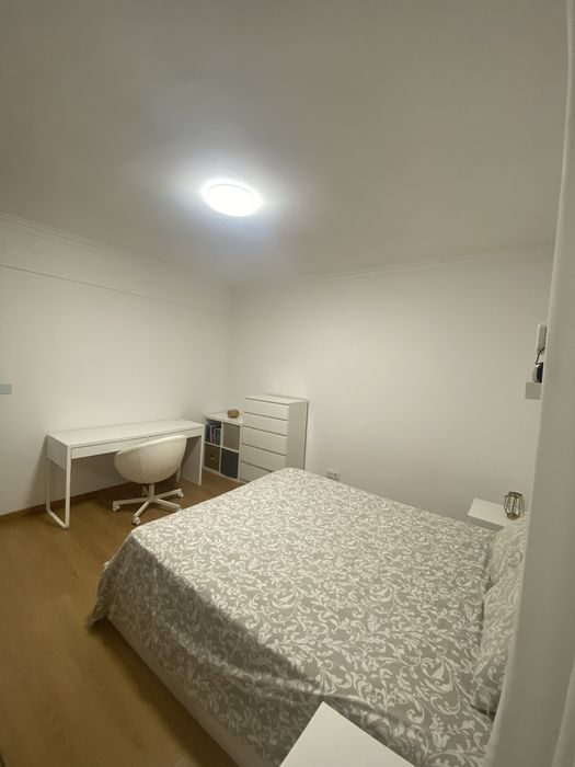 Quarto 3 min do comboio e metro