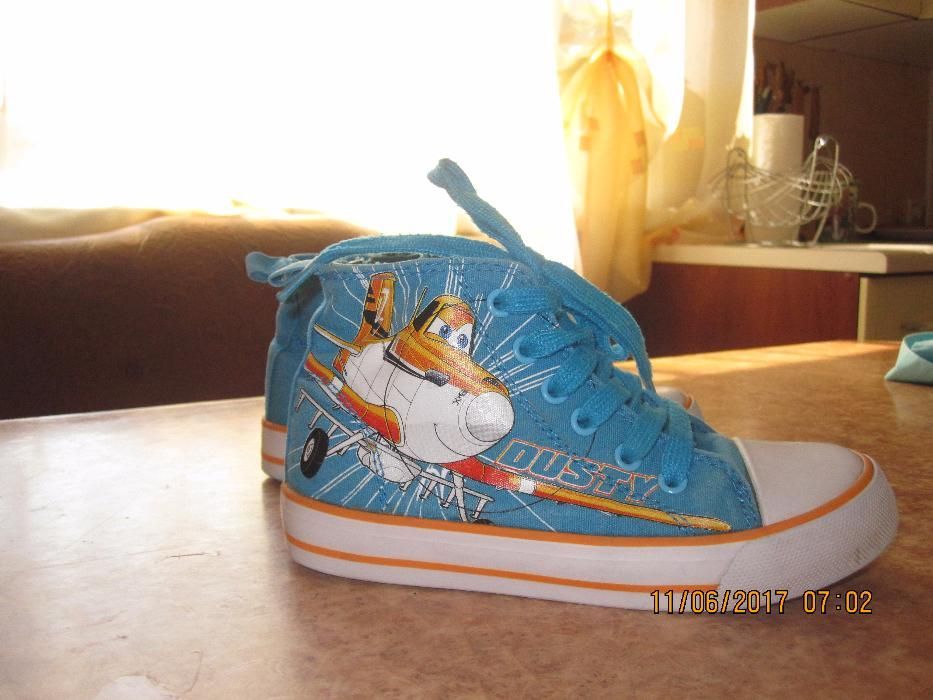 Кеди фірми reserved