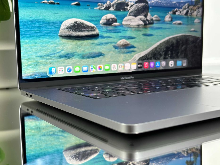 Nieziemska Moc Apple MacBook Pro 16" A2141 16GB RAM 512 Karta Graf 4GB