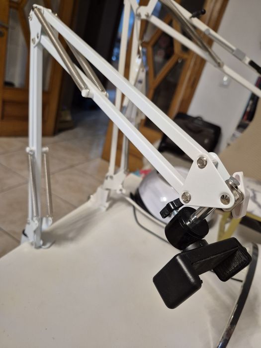 Suporte articulado de mesa para telemóvel