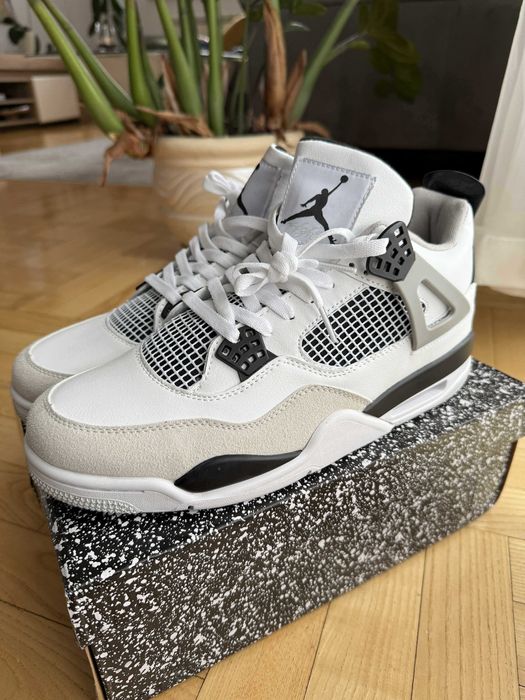 Jordan 4 – biało-czarne