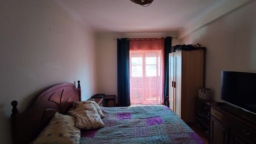 Apartamento T2 com garagem fechada