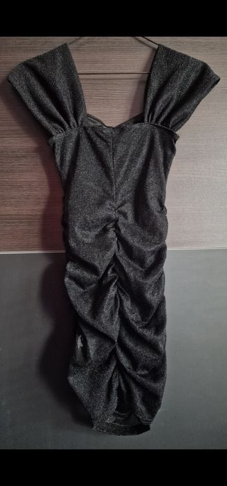 Błyszcząca sukienka