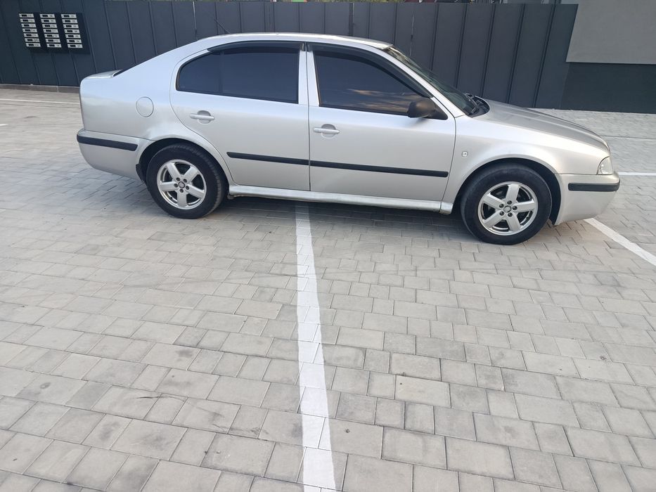 автомобіль легковий