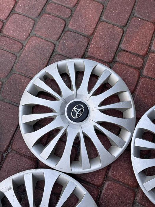 '15 Kołpaki komplet oryginalne Toyota Yaris Auris Aygo Avensis Proace