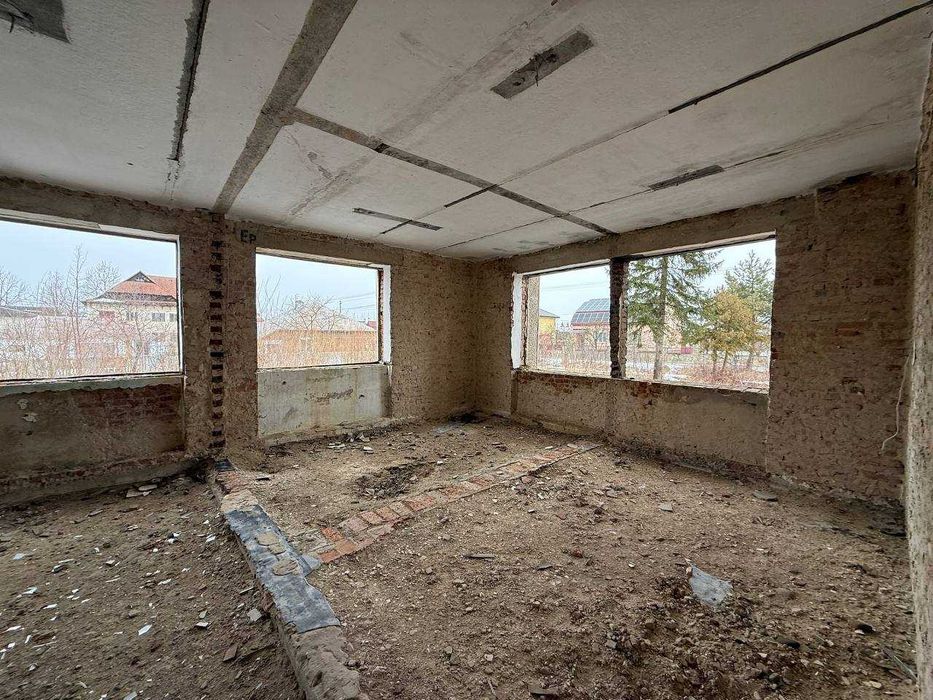 Продаж будинку в Богородчанах з великою ділянкою та 2-ма ставками.