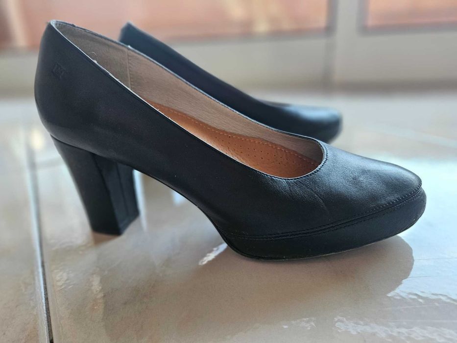 Salto alto feminino (Preto)                                DK Shoes