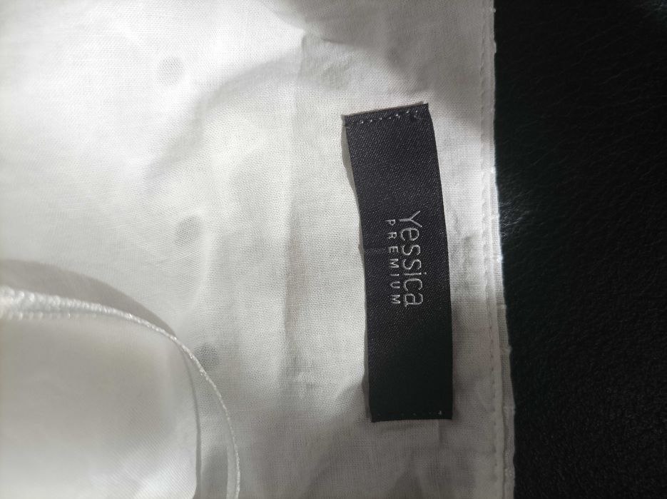 Vestido branco comprido com detalhes rendados C&A Yessica Premium