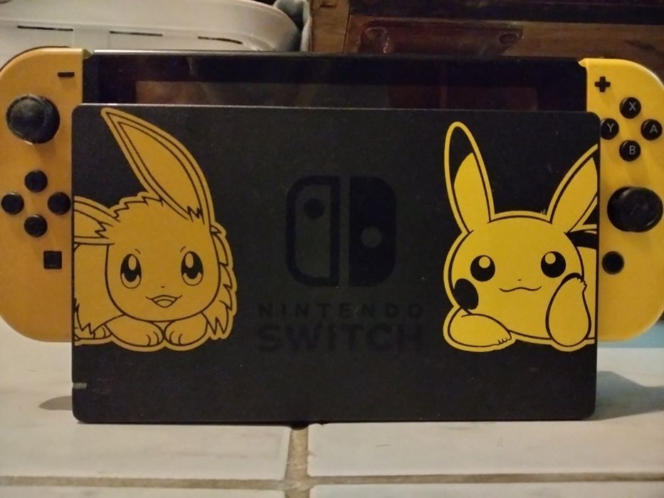 Nintendo Switch Edição Pokémon Let's Go Pikachu & Evee