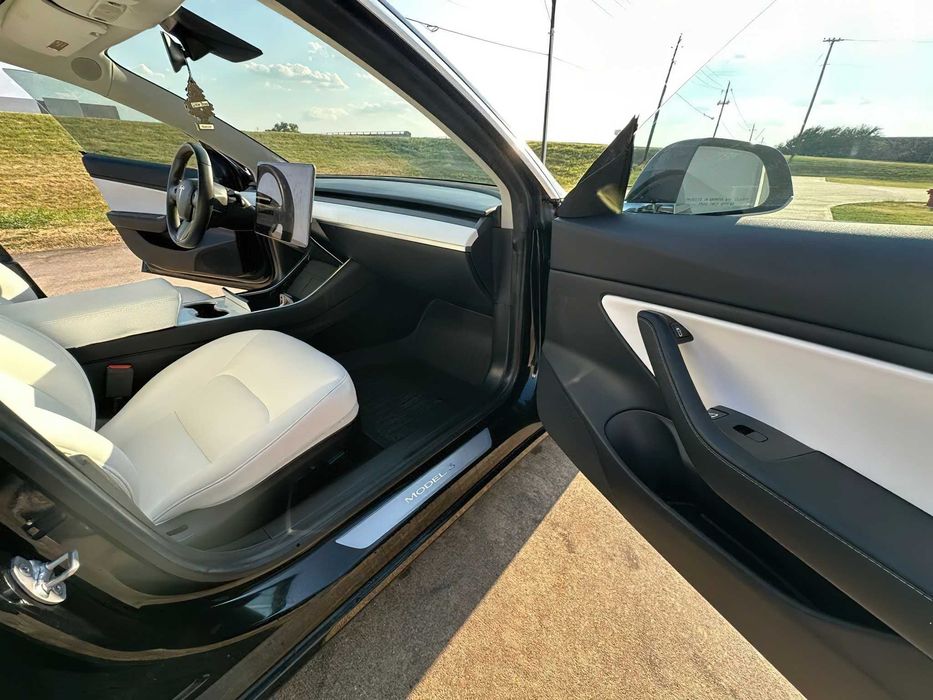 Tesla Model 3 Long Range      2019