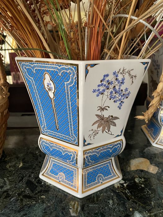 Cinco peças azuis em porcelana! Cada uma a 25 euros!
