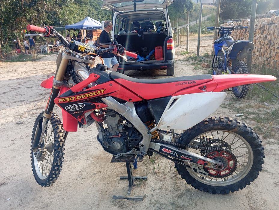 Vendo Honda CRF250R (2004) – Excelente Estado