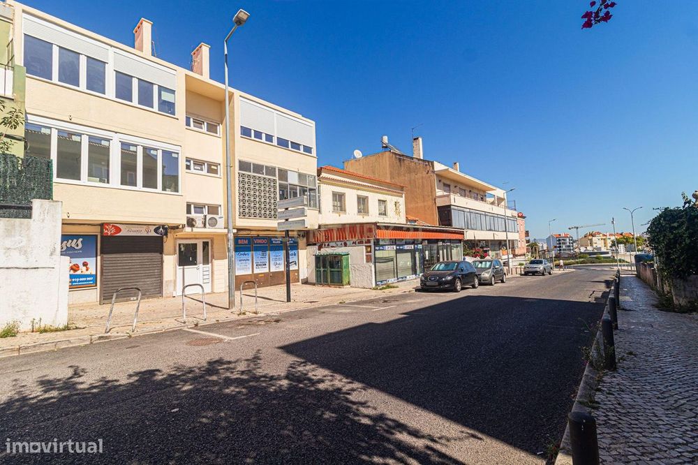 T2 Totalmente Remodelado | Luminosidade, Conforto e Terraço de 45 m²