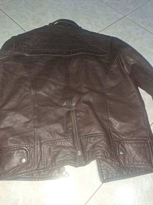 Casaco de couro castanho