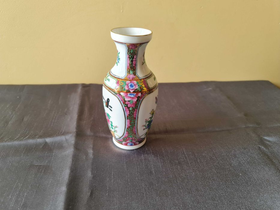 Stary, chiński wazonik porcelanowy(18)