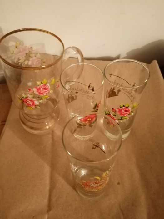 Copos antigos de vidro